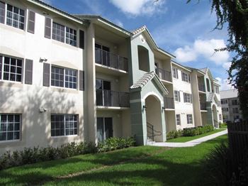 Building Exterior at Valencia Pointe, Miami, Florida